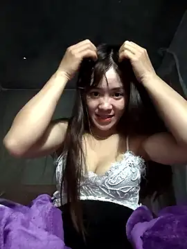 Snapshot of TinTim02 chatting on April 2, 10:40 pm TinTim02 online show from April 2, 10:40 pm