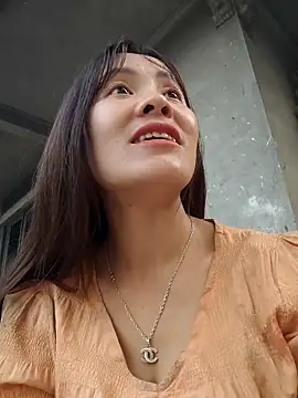 Snapshot of TinTim02 chatting on April 3, 10:57 am TinTim02 online show from April 3, 10:57 am