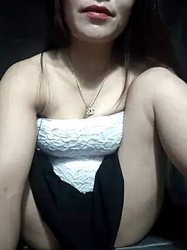 Snapshot of TinTim02 chatting on April 11, 2:43 pm TinTim02 online show from April 11, 2:43 pm