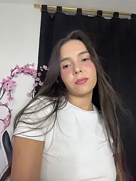 Snapshot of Scarlett05 chatting on February 25, 1:59 am Scarlett05 online show from February 25, 1:59 am