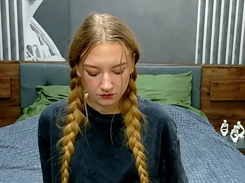 Snapshot of DarcyWilsy chatting on October 9, 9:13 pm DarcyWilsy online show from October 9, 9:13 pm