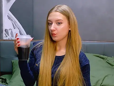 Snapshot of DarcyWilsy chatting on October 21, 7:03 pm DarcyWilsy online show from October 21, 7:03 pm