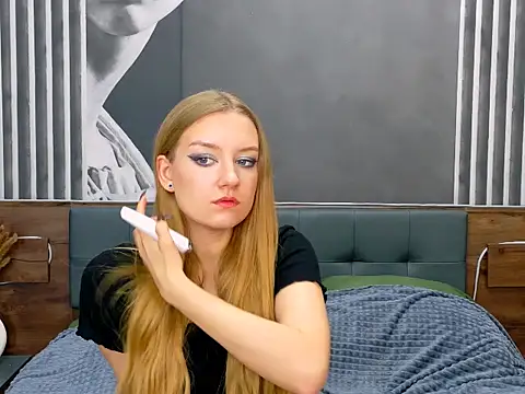 Snapshot of DarcyWilsy chatting on November 12, 4:51 pm DarcyWilsy online show from November 12, 4:51 pm