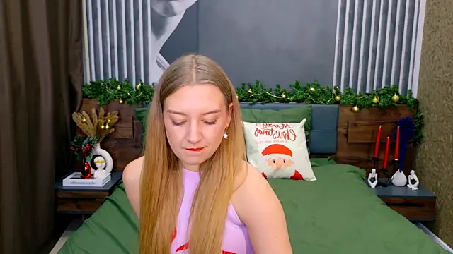 Snapshot of DarcyWilsy chatting on December 15, 3:49 pm DarcyWilsy online show from December 15, 3:49 pm