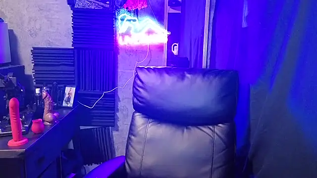 chicanachic13 online show from December 14, 11:09 pm