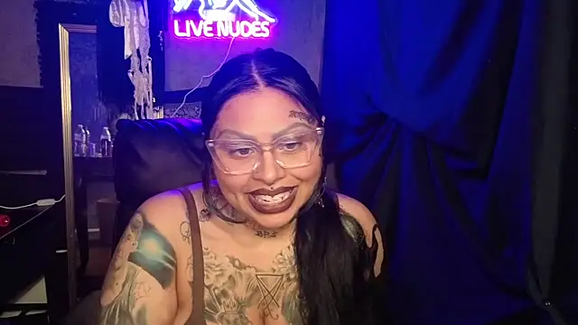 chicanachic13 online show from February 8, 8:07 am