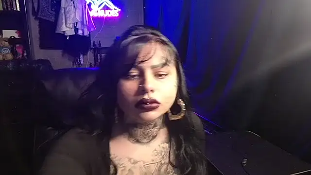 chicanachic13 online show from March 11, 6:08 am