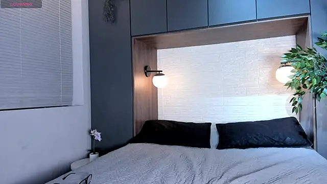 AustinJones  online show from December 19, 7:43 pm