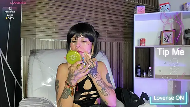 MistressMariam  online show from November 20, 9:25 pm