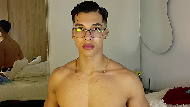 Troye Williams online show from April 11, 11:42 pm