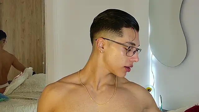 Troye Williams online show from April 12, 12:43 pm