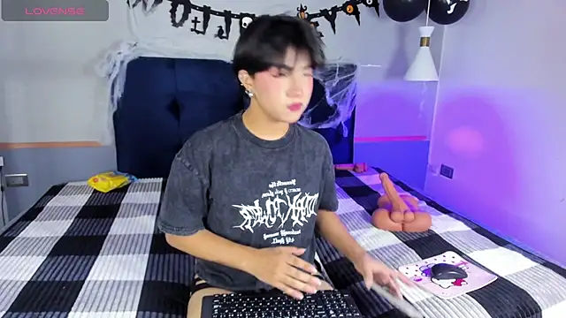 Creamy Angelo online show from October 18, 9:15 pm