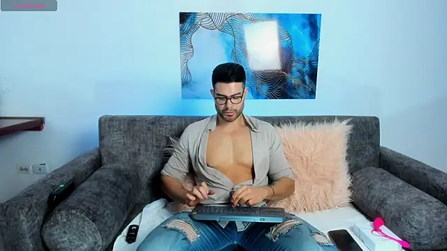 ZarekFox online show from November 10, 7:13 pm