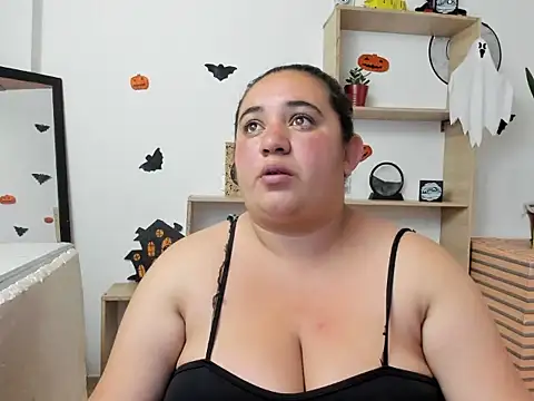 Khloe Tommson  online show from October 29, 1:02 pm