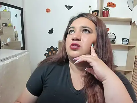 Khloe Tommson  online show from November 1, 1:35 pm