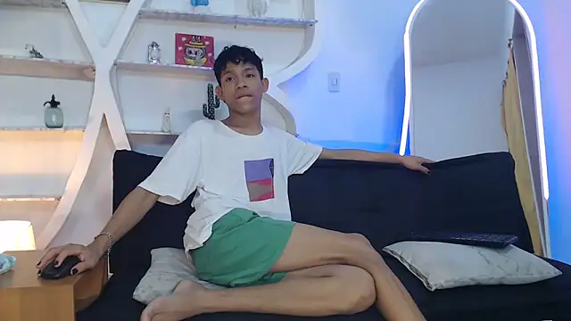 BEAUTY BOYS1 online show from October 8, 11:46 pm