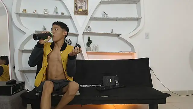 BEAUTY BOYS1 online show from November 12, 7:09 am