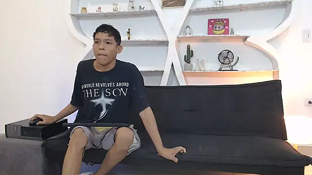 BEAUTY BOYS1 online show from November 18, 7:13 am