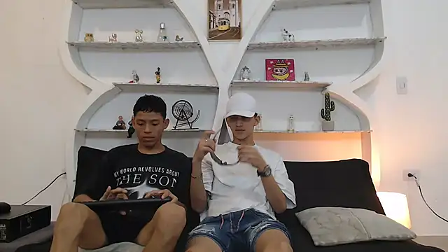 BEAUTY BOYS1 online show from November 27, 7:10 am