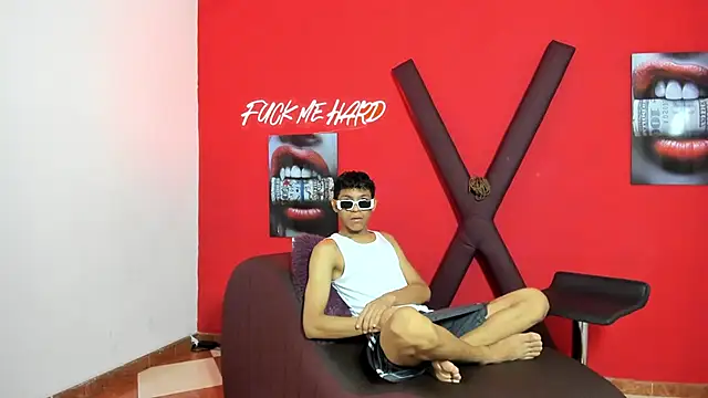 BEAUTY BOYS1 online show from March 6, 7:21 pm