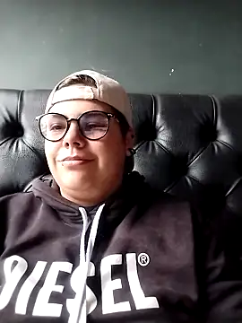 Snapshot of Hailey_Curvy chatting on October 13, 8:42 pm Hailey Curvy online show from October 13, 8:42 pm