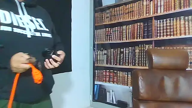 Snapshot of Hailey_Curvy chatting on November 10, 12:26 pm Hailey Curvy online show from November 10, 12:26 pm