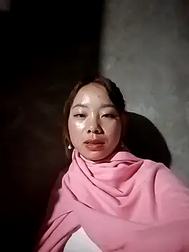 Snapshot of milo123-xx chatting on November 8, 8:25 am milo123-xx online show from November 8, 8:25 am