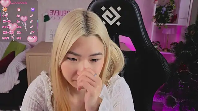 Aisi 18 online show from January 11, 12:37 am