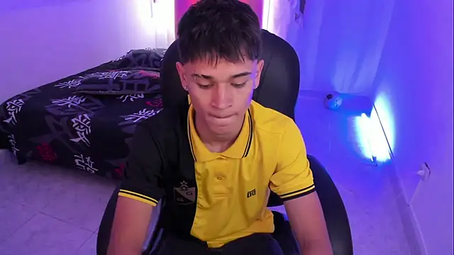 Aron Boyy online show from December 4, 7:33 pm