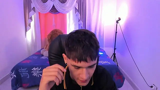 Aron Boyy online show from April 8, 8:20 pm