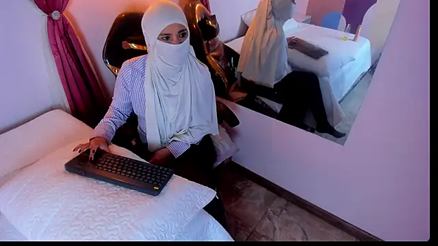 DaliaRahal online show from March 7, 1:41 pm