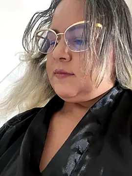 Snapshot of Lucy_Milf_474 chatting on October 24, 11:39 am Lucy Milf 474 online show from October 24, 11:39 am