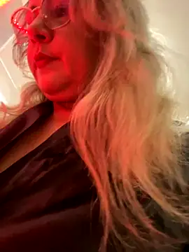 Snapshot of Lucy_Milf_474 chatting on November 1, 11:45 am Lucy Milf 474 online show from November 1, 11:45 am