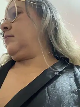 Snapshot of Lucy_Milf_474 chatting on November 8, 11:43 am Lucy Milf 474 online show from November 8, 11:43 am