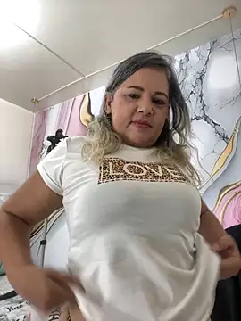 Snapshot of Lucy_Milf_474 chatting on November 10, 11:42 am Lucy Milf 474 online show from November 10, 11:42 am