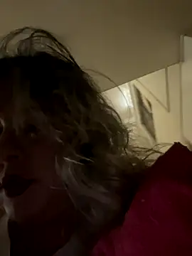 Snapshot of Lucy_Milf_474 chatting on November 12, 11:43 am Lucy Milf 474 online show from November 12, 11:43 am