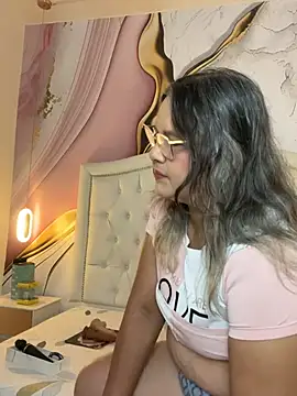 Snapshot of Lucy_Milf_474 chatting on July 17, 12:12 pm Lucy Milf 474 online show from July 17, 12:12 pm