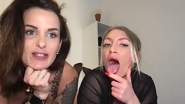 Snapshot of AmyStone__ chatting on March 4, 5:19 pm AmyStone online show from March 4, 5:19 pm