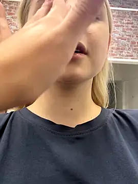 Sky Cutie online show from October 4, 5:05 am