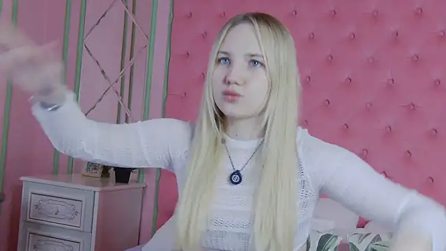 Sky Cutie online show from March 18, 4:37 am