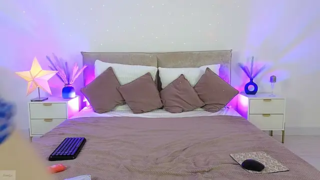 Jules night online show from November 19, 9:26 pm