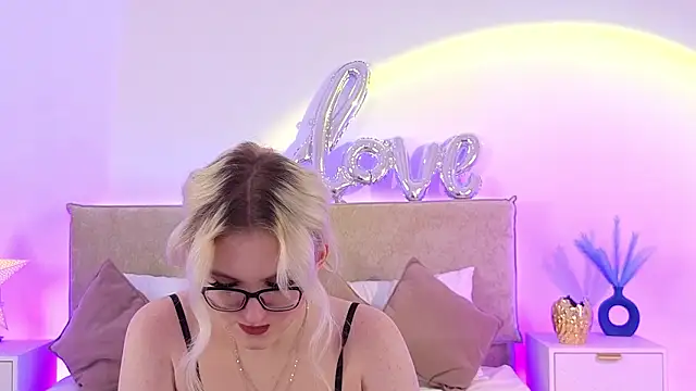 Jules night online show from March 19, 9:30 pm