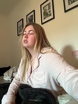 EllaSmithxox online show from October 5, 7:50 am