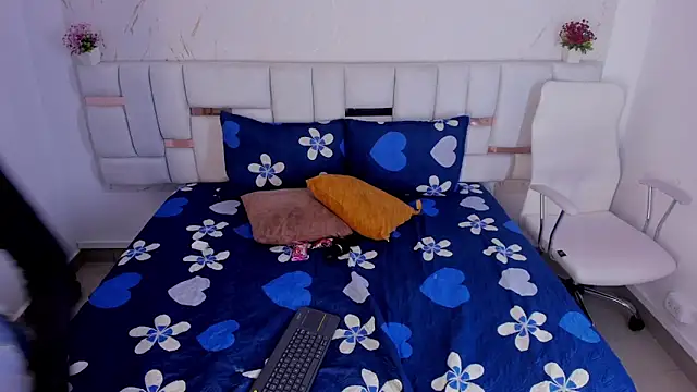 AnnieBigBoobs   online show from September 27, 3:44 am