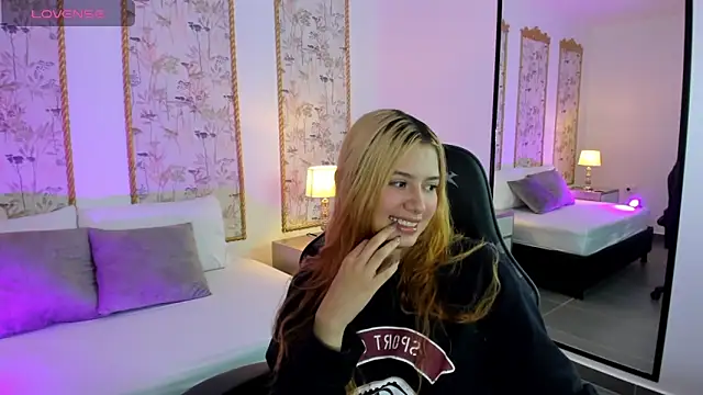 daniand  online show from November 1, 2:13 am