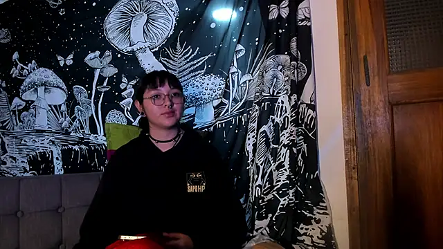 Violetaa Leee online show from September 25, 1:53 am