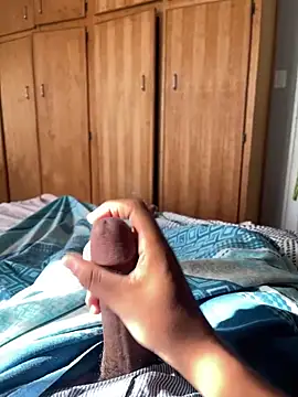 Snapshot of CreamyOff45 chatting on February 19, 6:09 am CreamyOff45 online show from February 19, 6:09 am