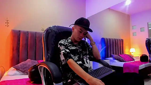 Nascary Fox online show from November 1, 7:49 pm