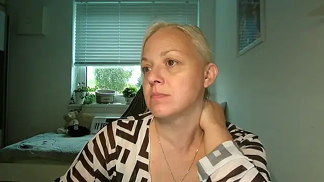 Linsy Kim online show from October 9, 6:11 am