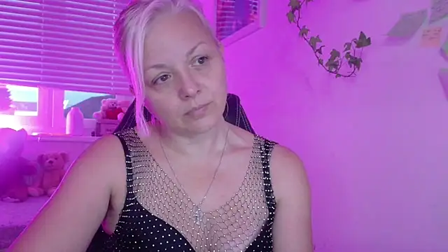 Linsy Kim online show from December 4, 6:44 am